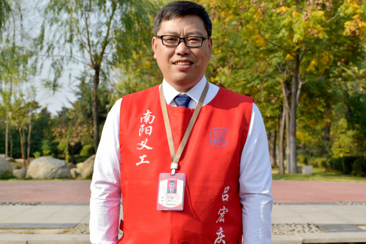 志愿者吕宏庆 传递正能量微行大义感动南阳