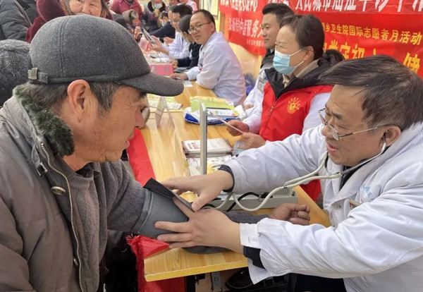 卧龙区七里园乡开展健康义诊活动