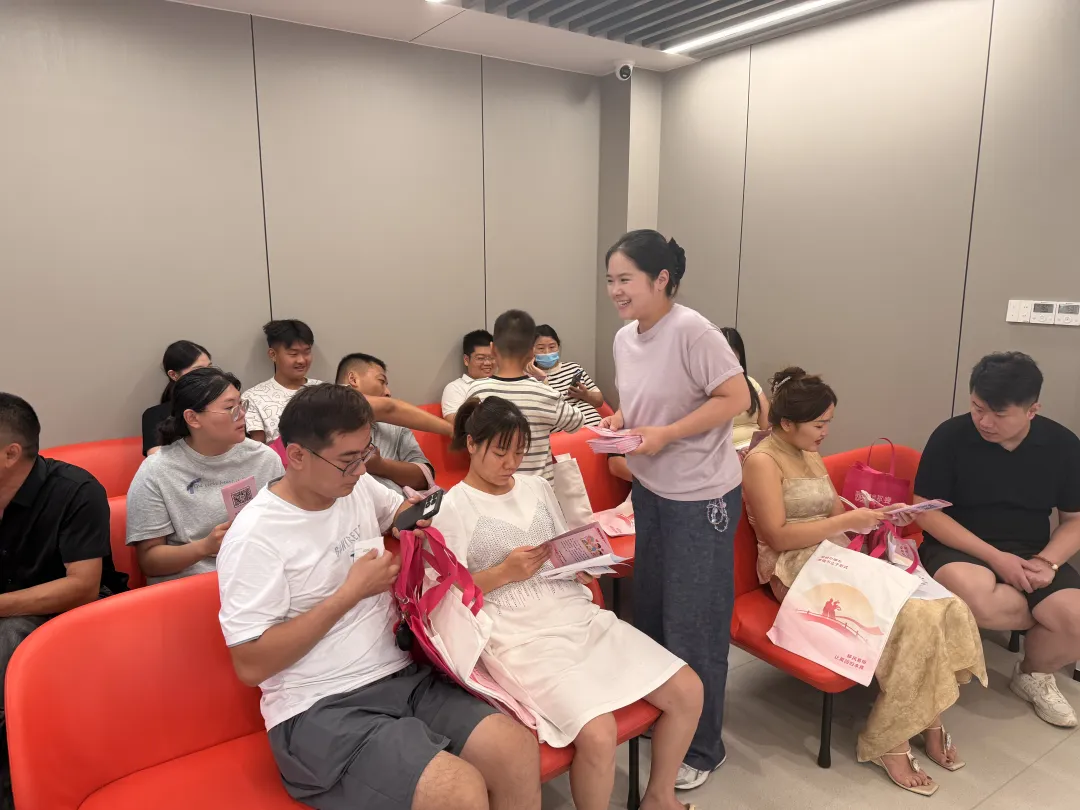 卧龙区妇联走进婚姻登记中心开展移风易俗宣传活动