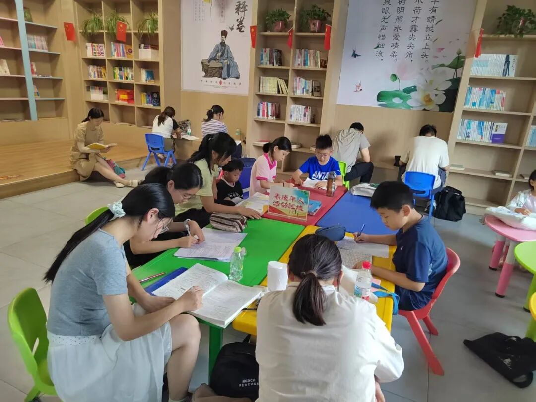 卧龙区：书屋纳凉觅书香