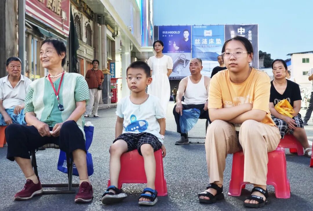 红色观影、国防科普、微宣讲……你瞧，社区里的这场公