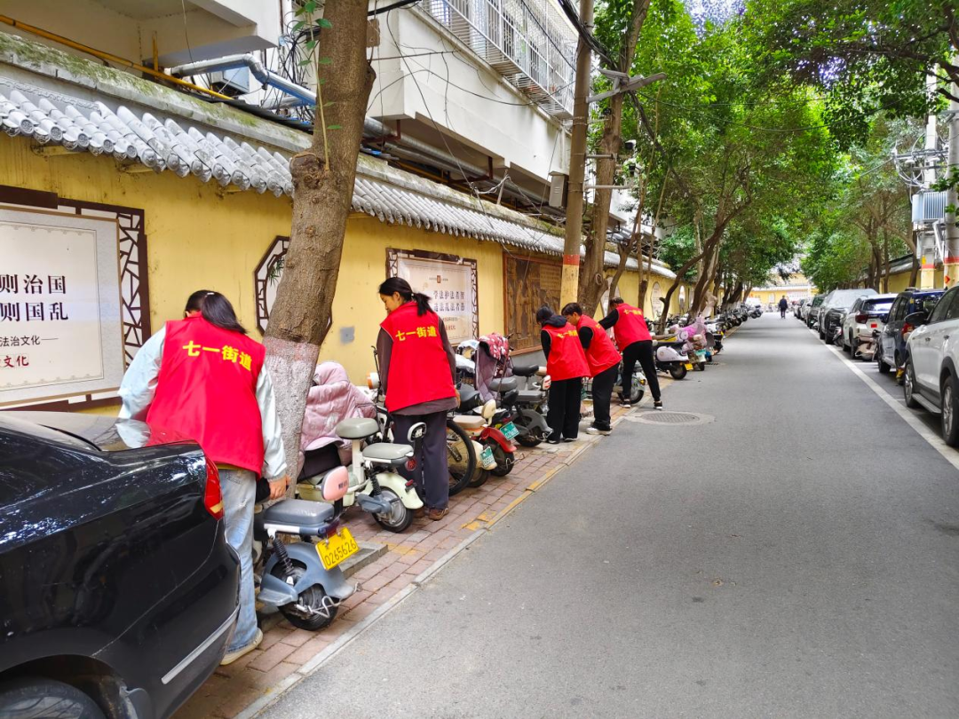网格发力整治乱停放 精细治理扮靓背街小巷